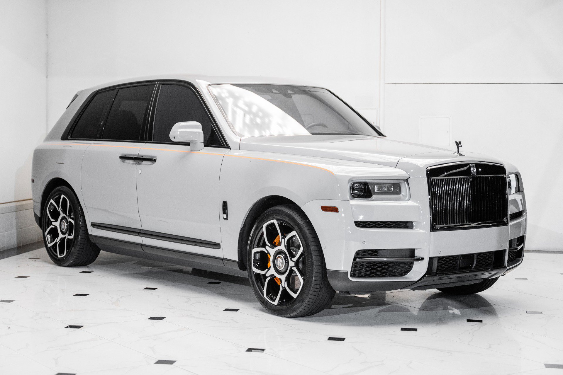 Used 2022 Rolls-Royce Cullinan w/ Dark Exterior Package image 3