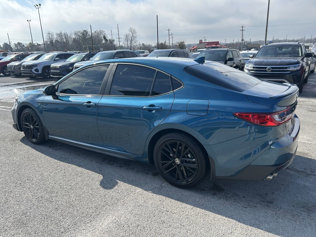 Used 2025 Toyota Camry SE w/ Convenience Package image 3