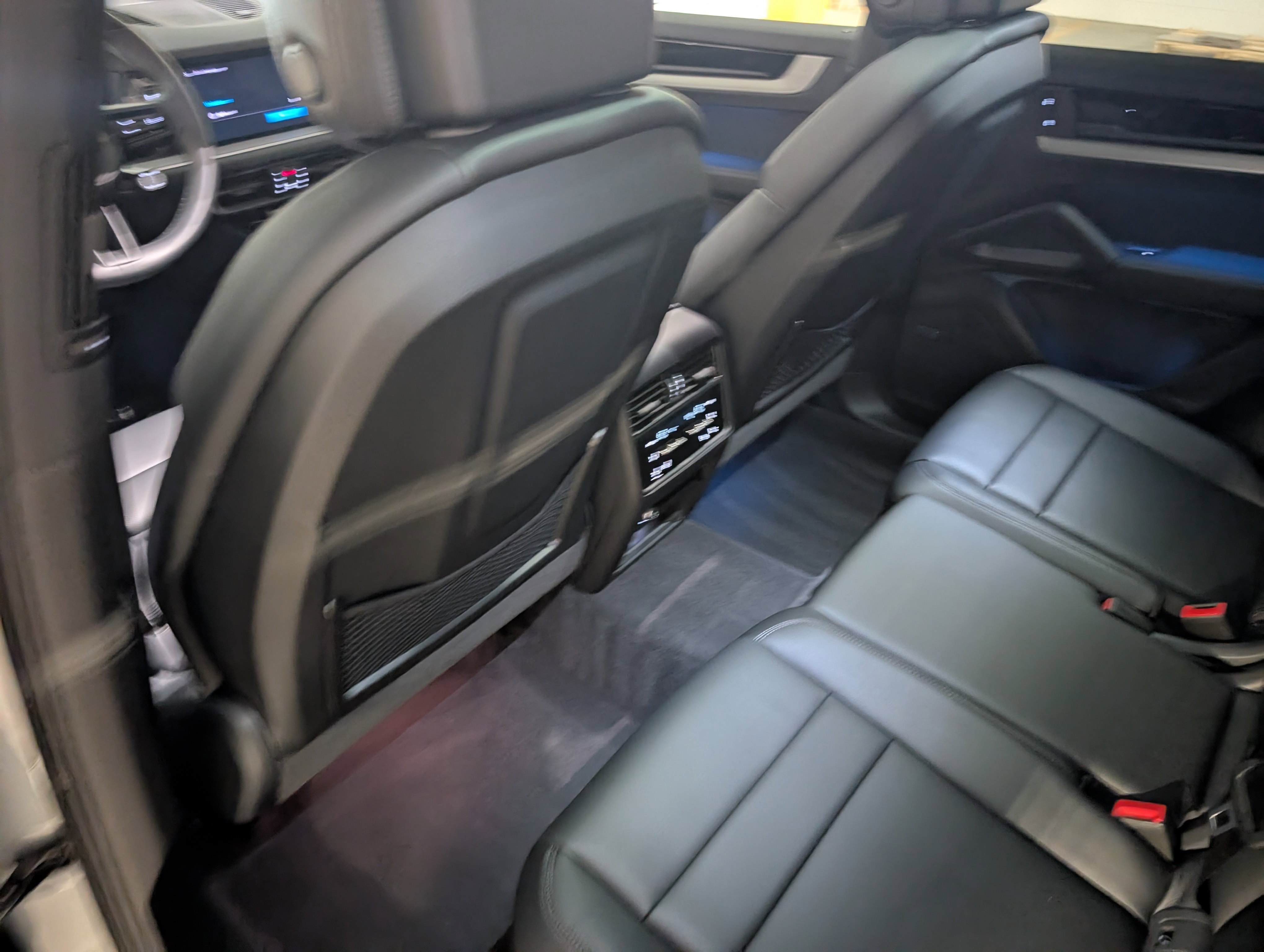 Certified 2025 Porsche Cayenne AWD/4WD image 21