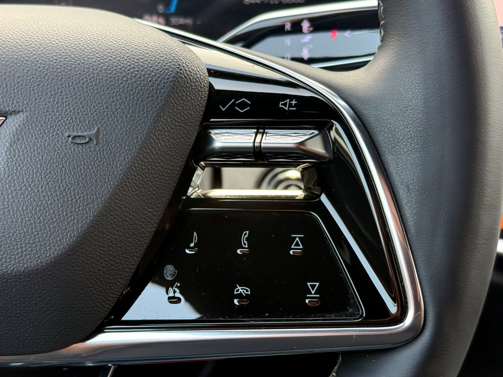 Certified 2024 Cadillac Lyriq Luxury AWD/4WD image 26