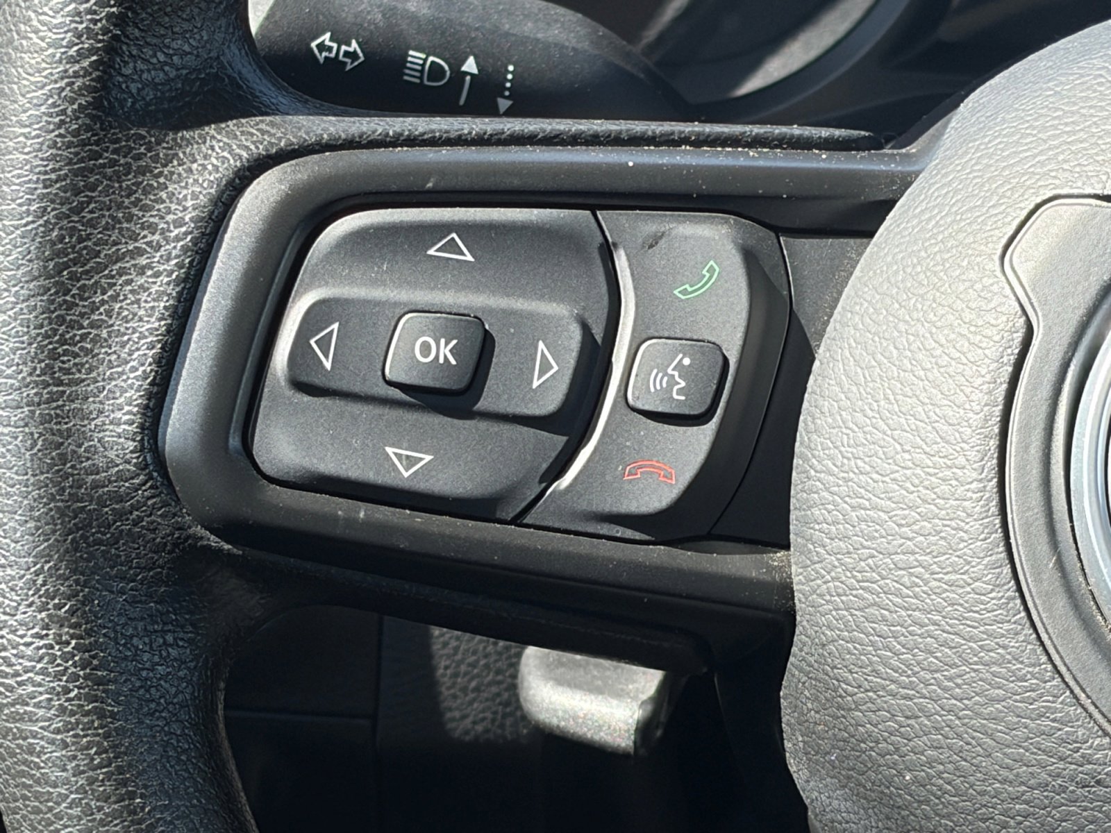 Used 2025 Jeep Wrangler Sport AWD/4WD image 17