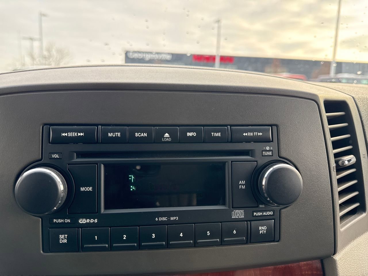 Used 2005 Jeep Grand Cherokee Limited image 17