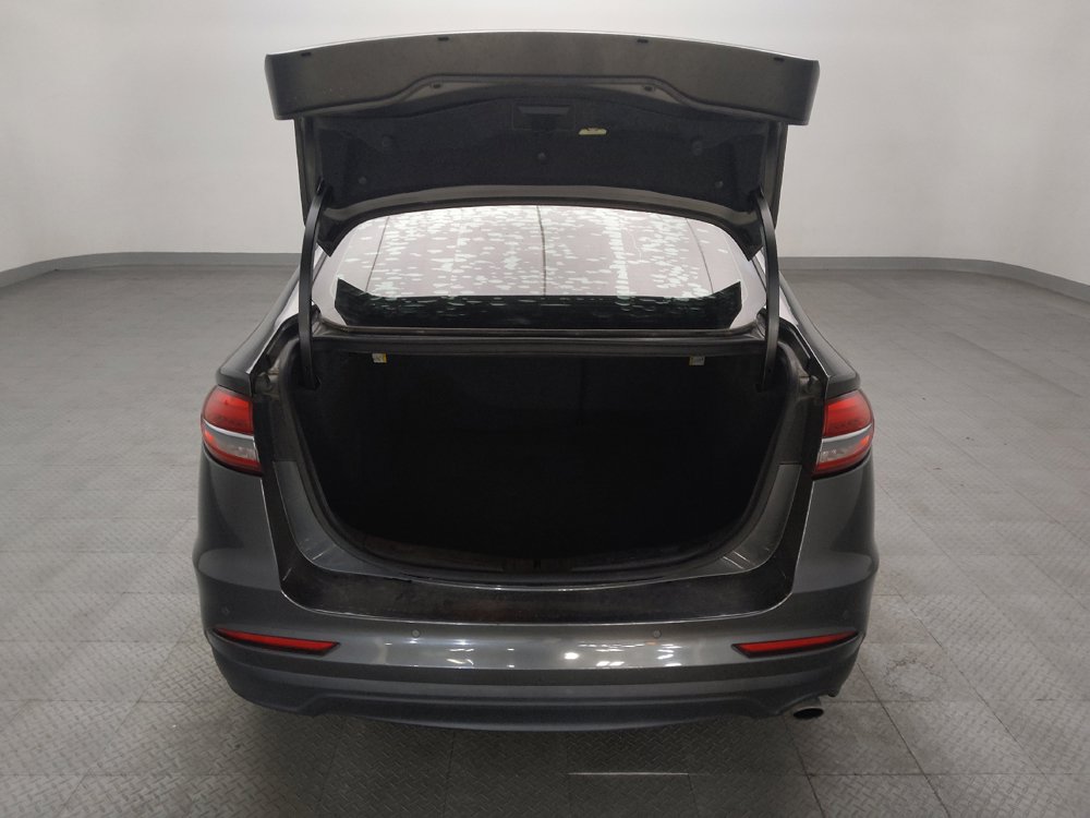 Used 2020 Ford Fusion SE FWD image 29