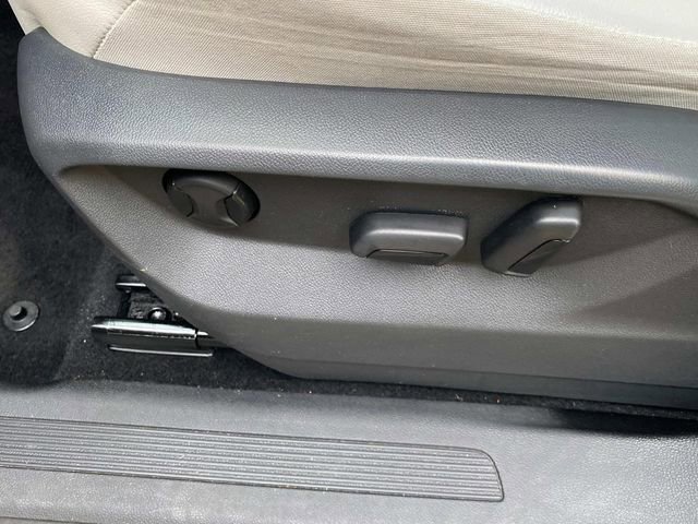 Used 2018 Volkswagen Tiguan SE w/ Panoramic Sunroof Package image 14