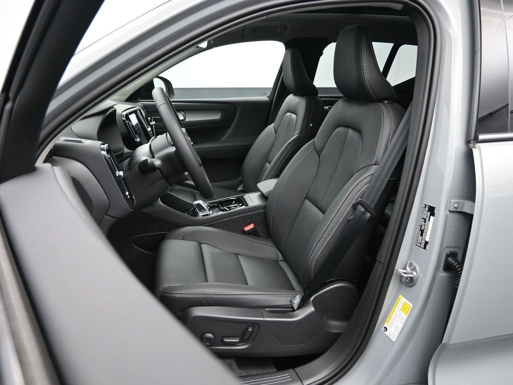 New 2025 Volvo XC40 B5 Ultra w/ Climate Package image 22