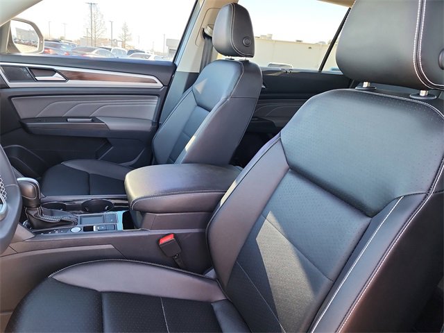 Used 2023 Volkswagen Atlas SE w/ Black Wheel Package image 12