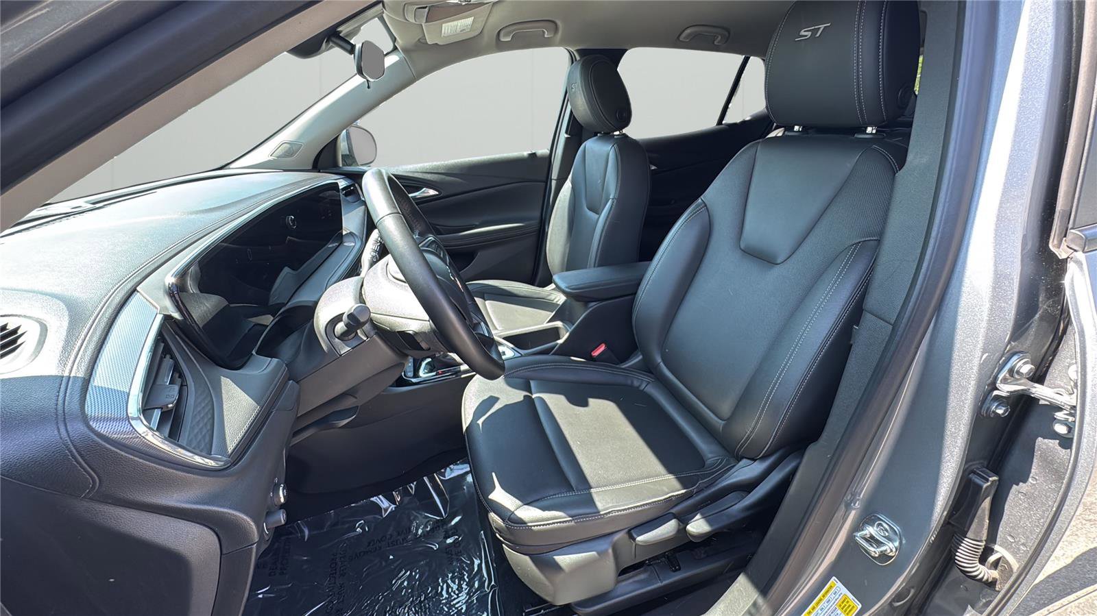 Used 2024 Buick Encore GX Sport Touring FWD image 10