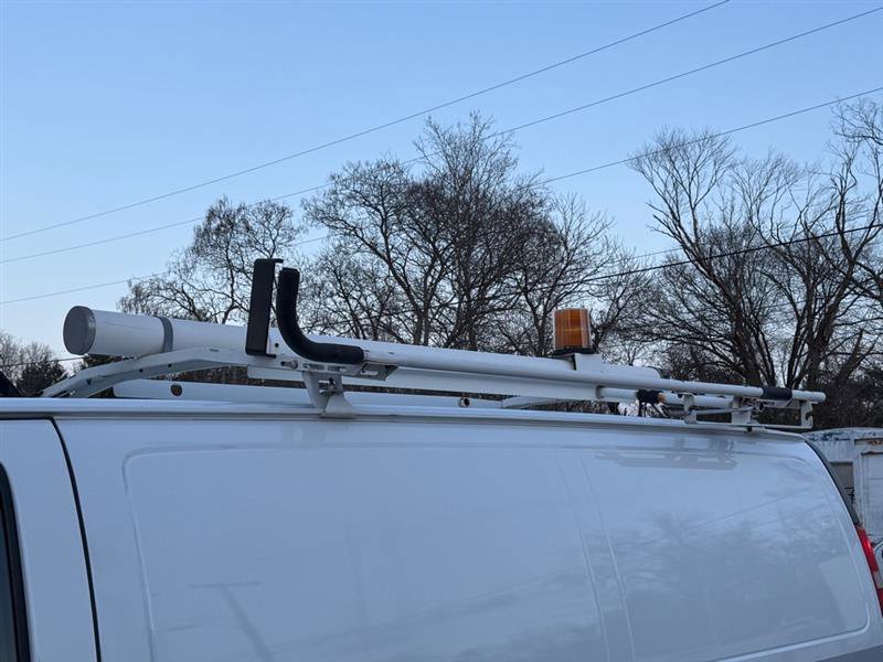 Used 2011 Chevrolet Express 2500 image 28