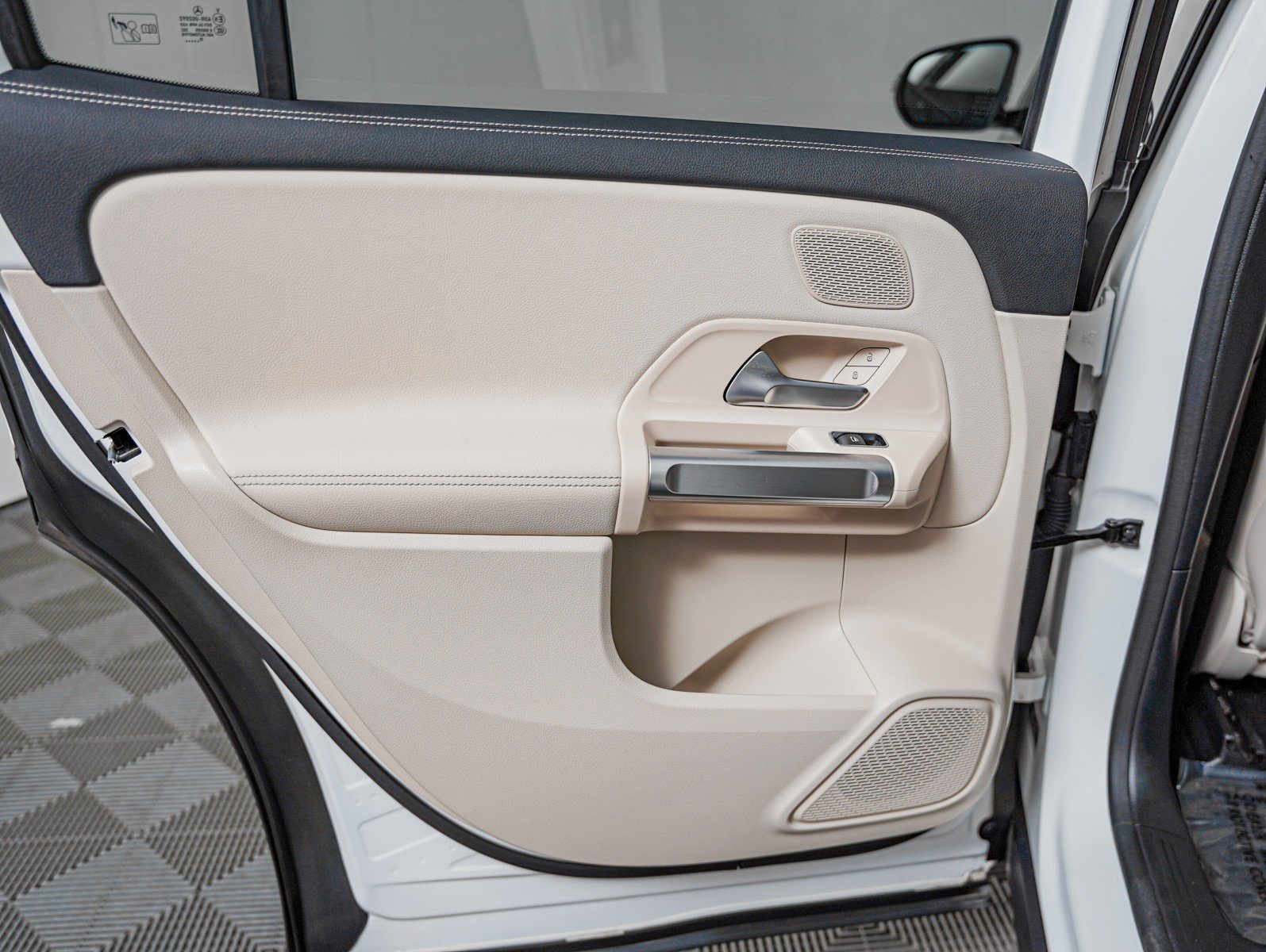 Certified 2023 Mercedes-Benz EQB 300 4MATIC w/ Exclusive Package image 26