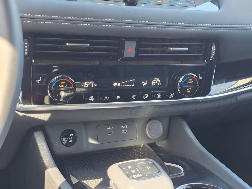 Used 2025 Nissan Rogue SL AWD/4WD image 26