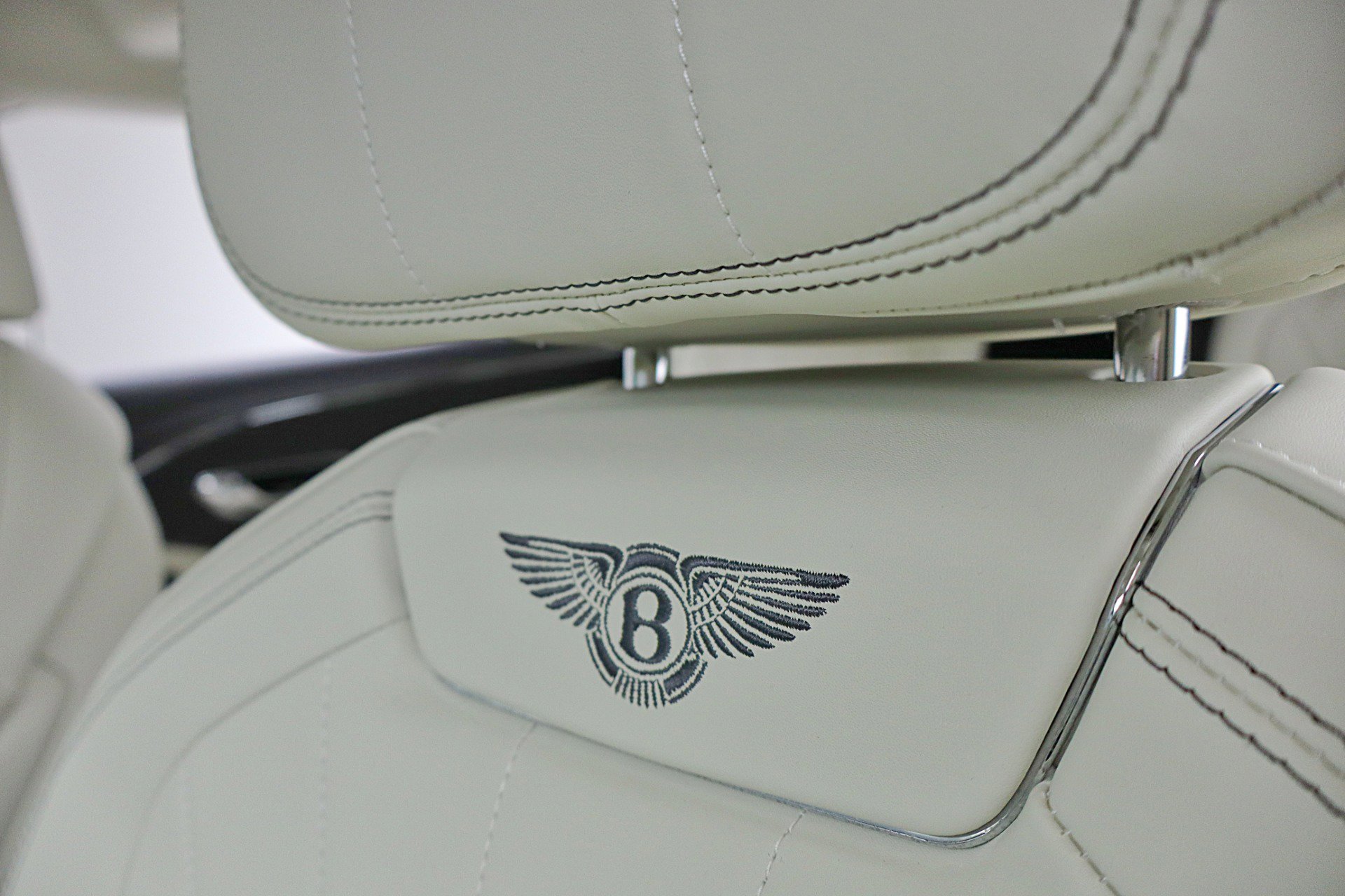 Used 2024 Bentley Flying Spur S V8 image 35