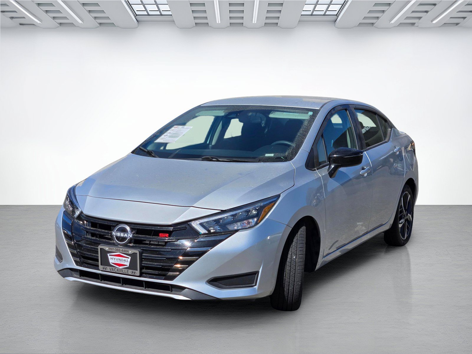 Used 2024 Nissan Versa SR FWD image 8
