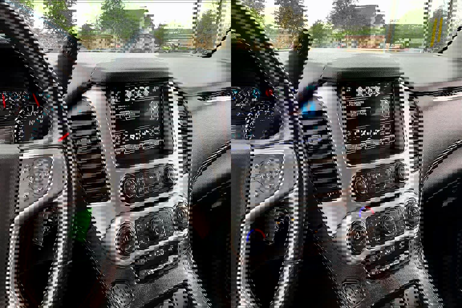 Used 2019 GMC Yukon SLT image 7