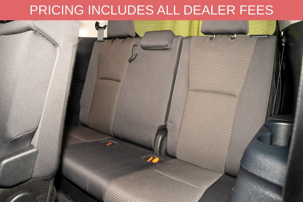 Used 2025 Toyota Highlander LE FWD image 10