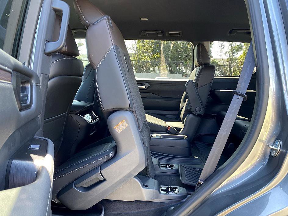 New 2026 Nissan Armada SL w/ Captain's Chari Seat Package image 21