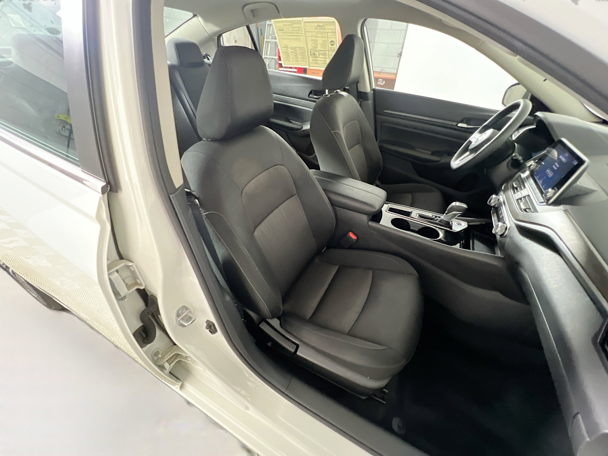 Used 2024 Nissan Altima 2.5 SV image 31