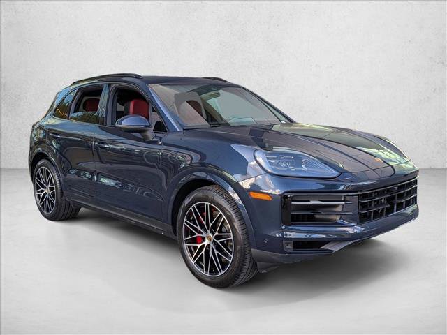 Used 2024 Porsche Cayenne AWD/4WD image 3