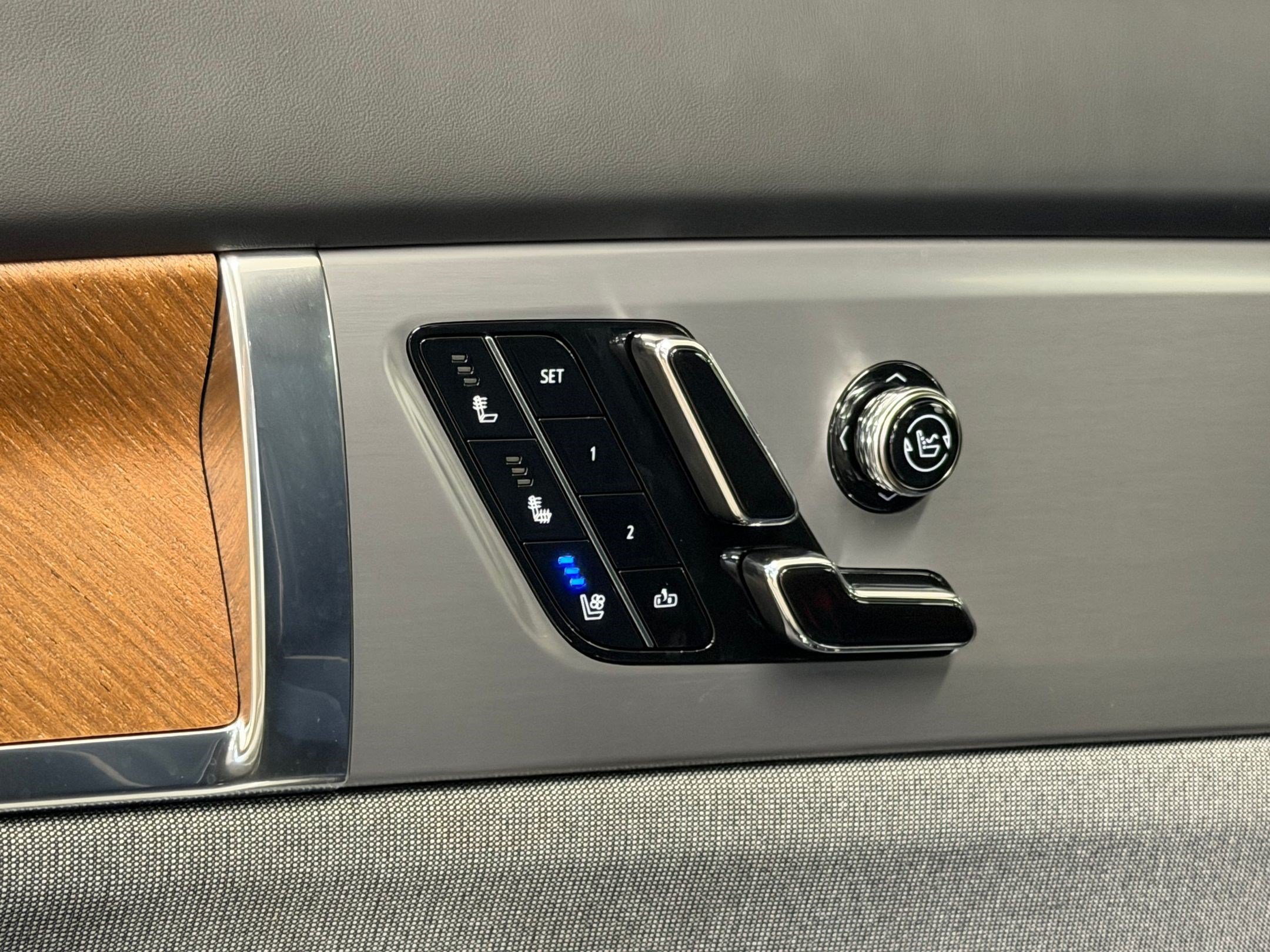 New 2026 Cadillac Vistiq Premium Luxury w/ LPO, Floor Liner Package AWD/4WD image 18