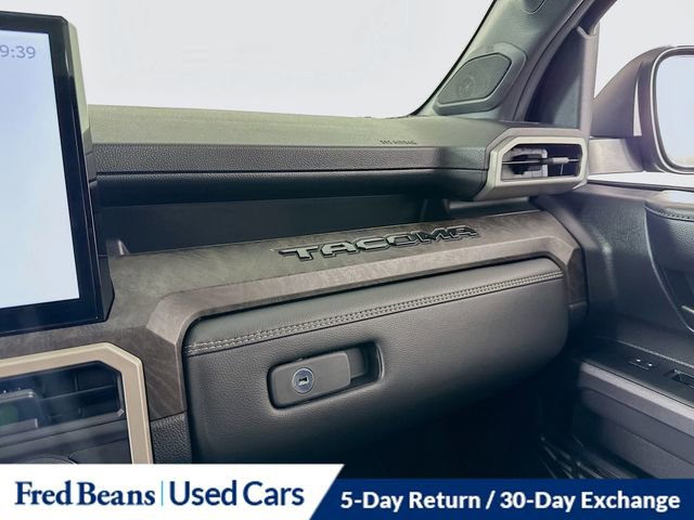 Used 2025 Toyota Tacoma Limited image 27