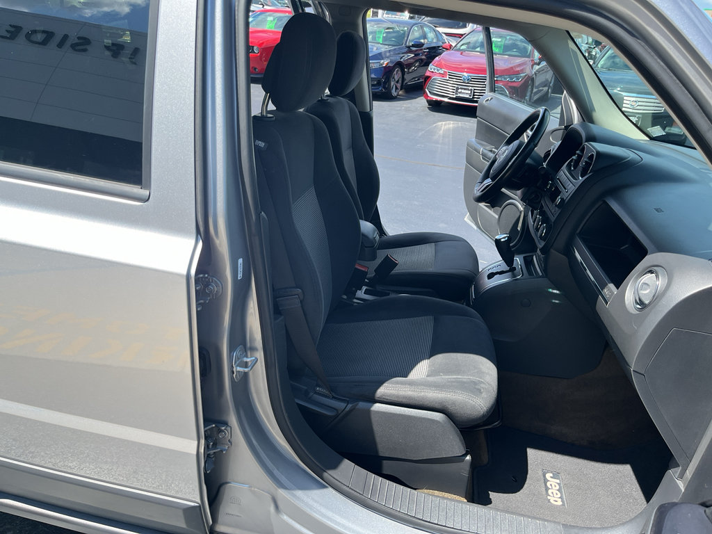 Used 2016 Jeep Patriot Latitude FWD image 39