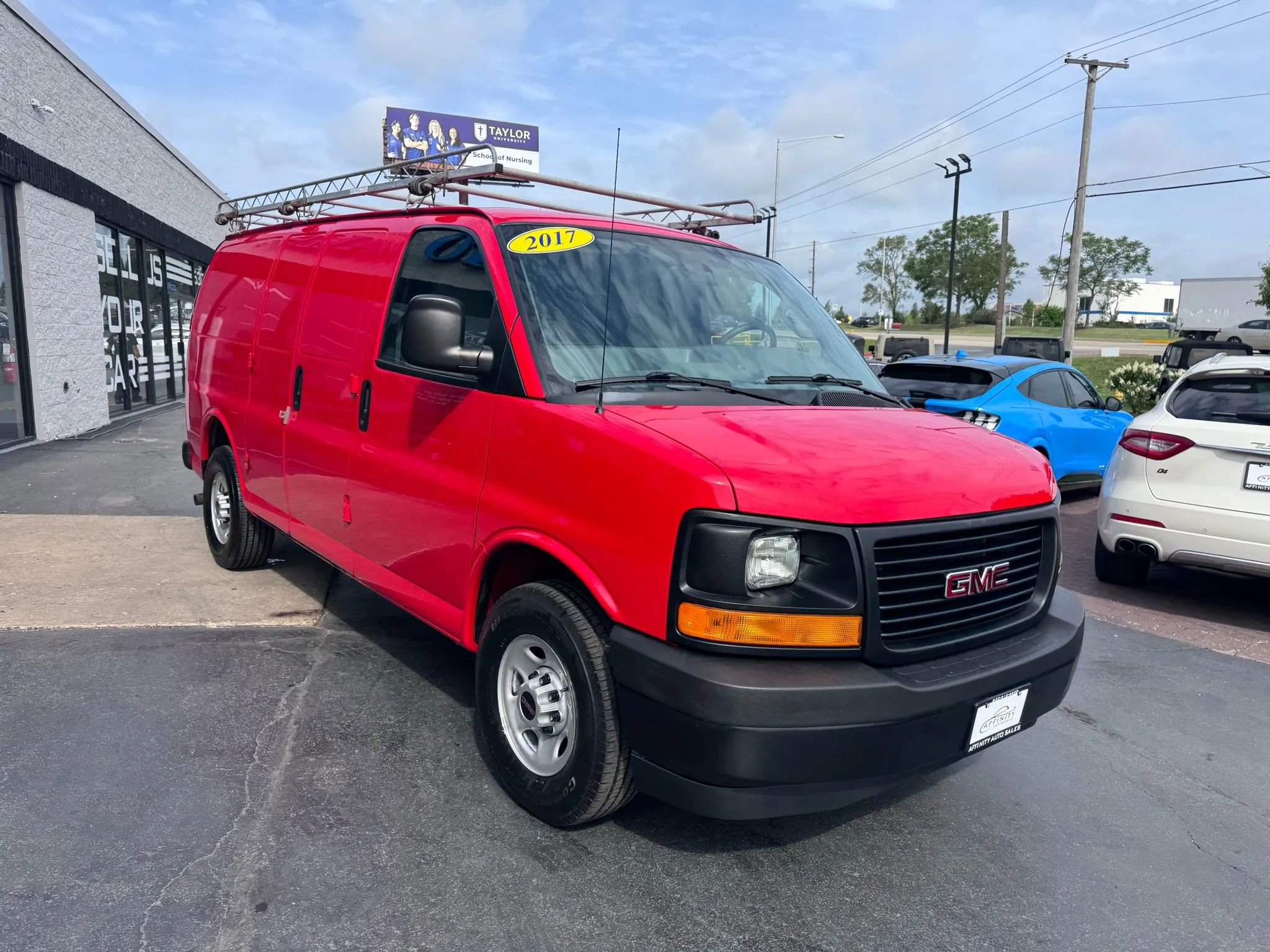 Used 2017 GMC Savana 3500 Regular Van 3D image 7