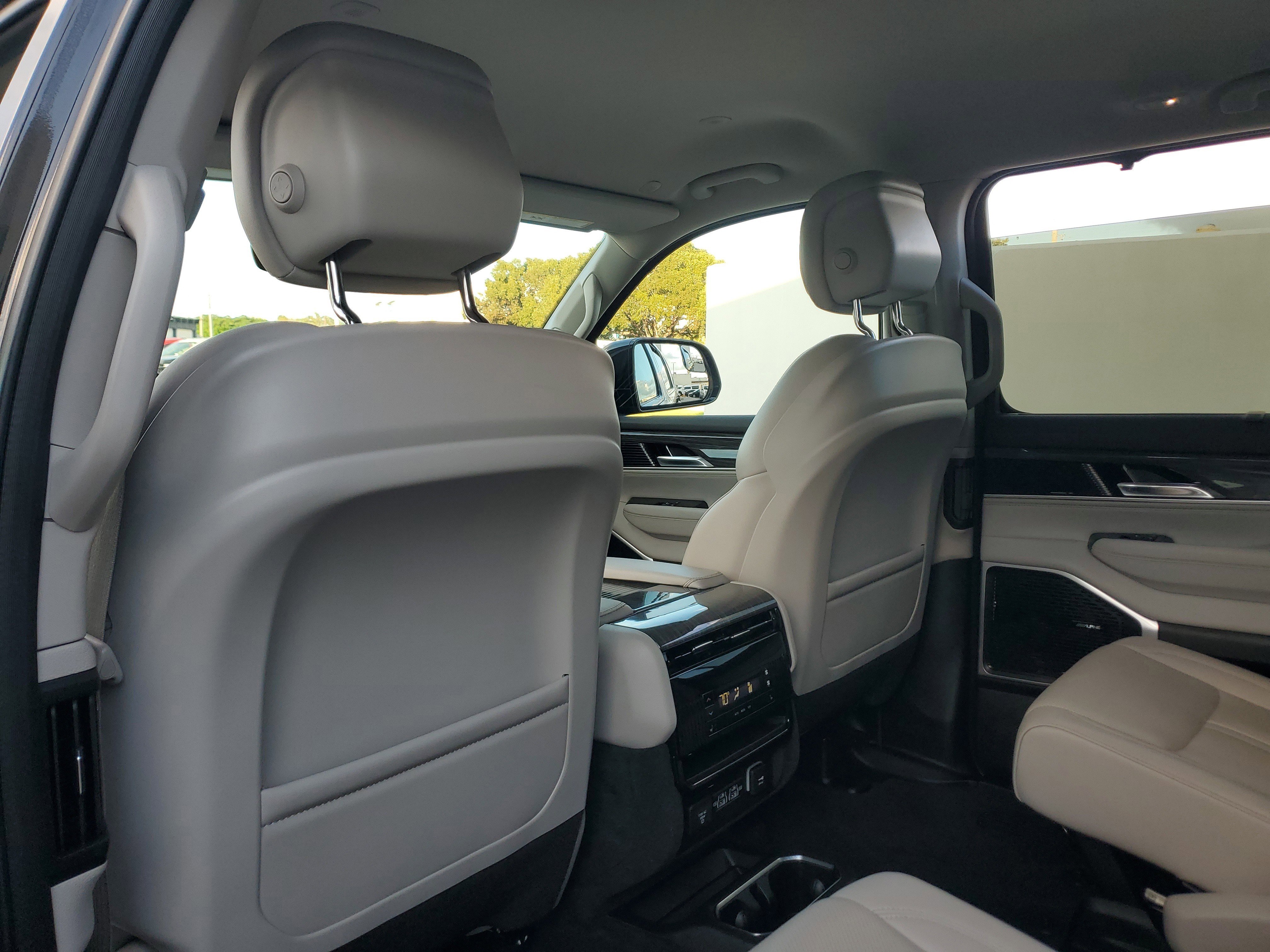 Used 2022 Jeep Wagoneer Series III w/ Convenience Group I image 19