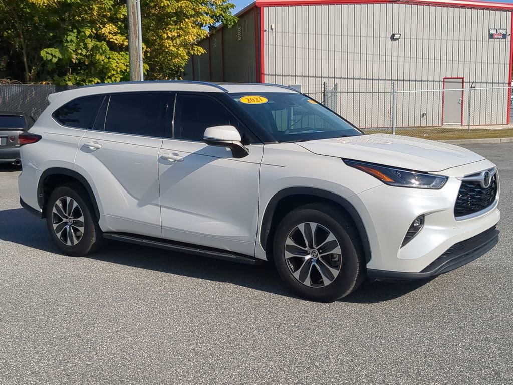 Used 2021 Toyota Highlander XLE image 11