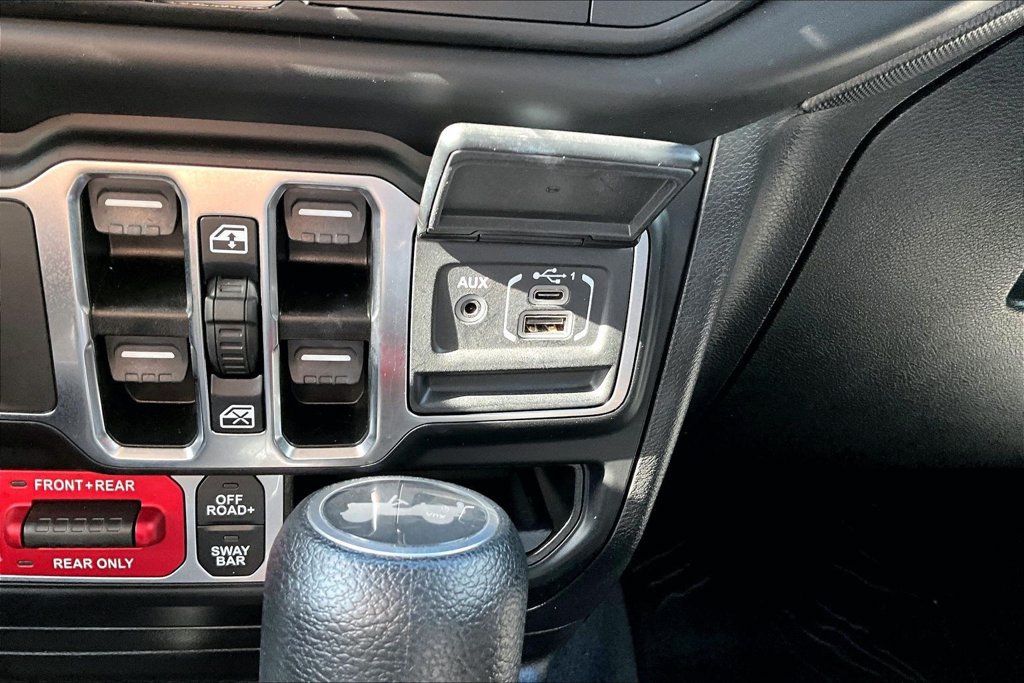 Used 2023 Jeep Wrangler Unlimited Rubicon w/ Cold Weather Group AWD/4WD image 33