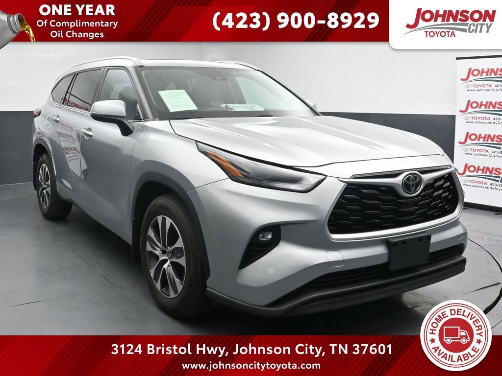 Used 2022 Toyota Highlander XLE AWD/4WD image 1