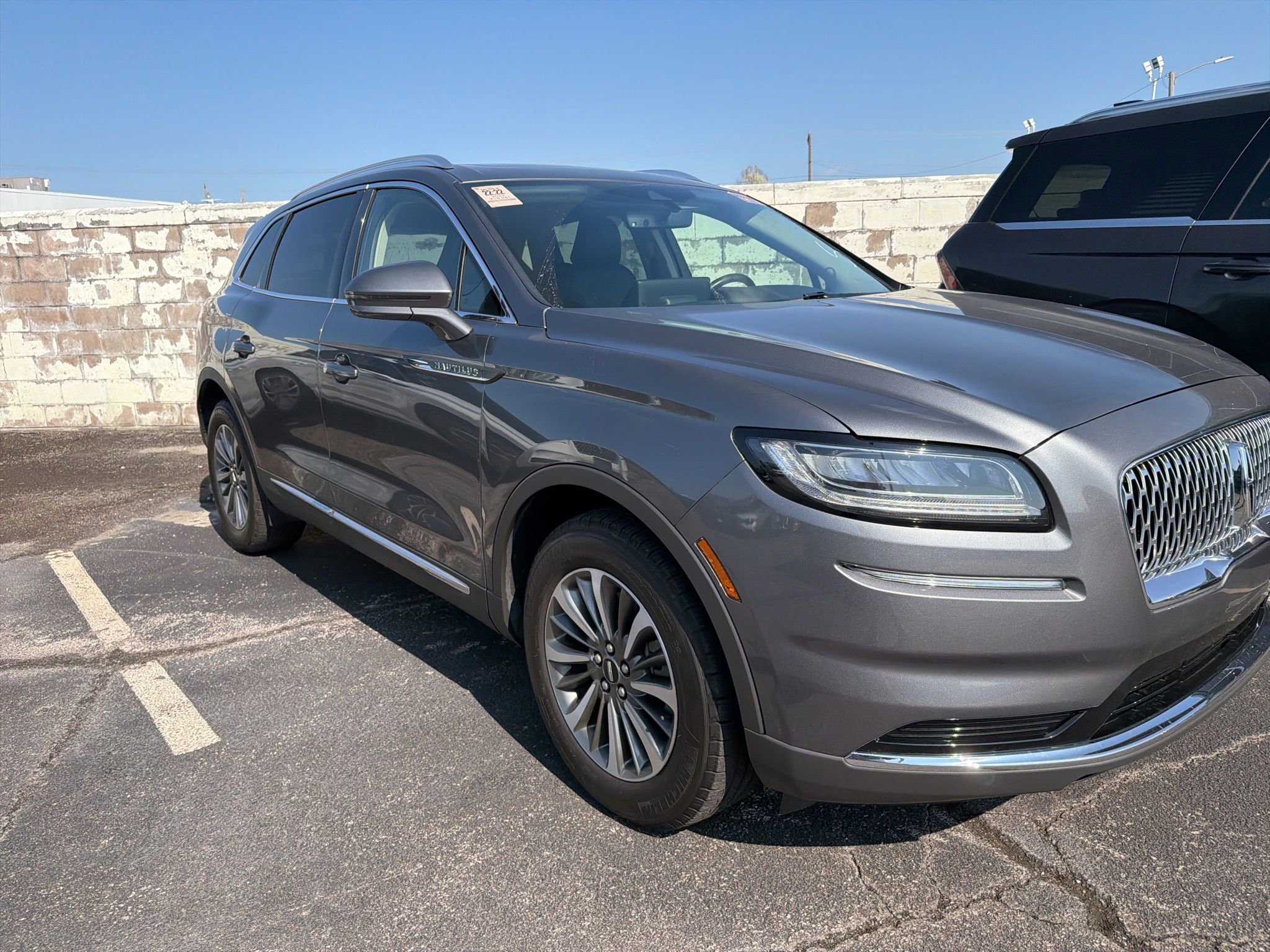 Used 2023 Lincoln Nautilus Reserve w/ Luxury Package image 3