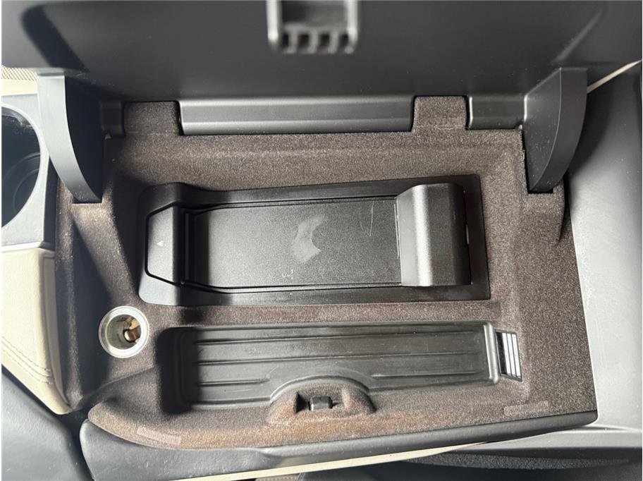 Used 2016 BMW i8 image 28