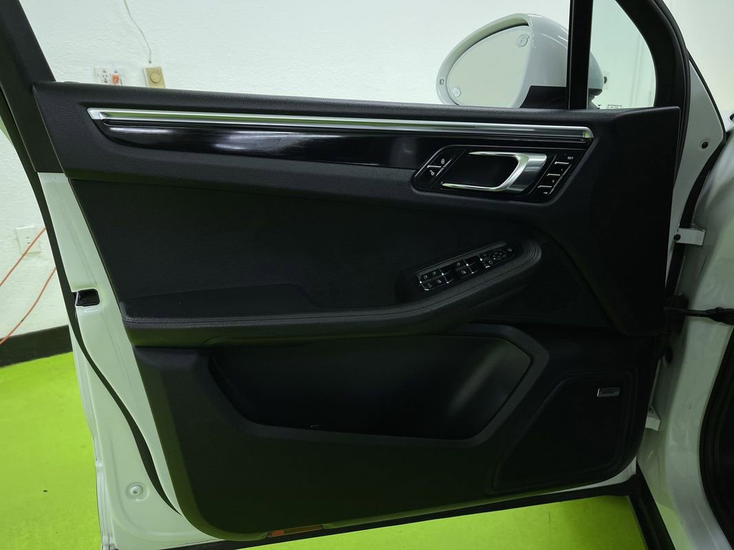 Used 2015 Porsche Macan S w/ Premium Package Plus image 16