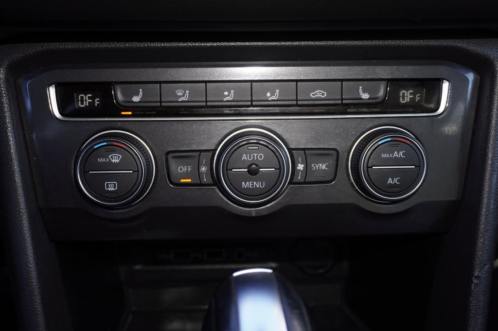 Used 2020 Volkswagen Tiguan SE w/ Panoramic Sunroof Package image 17