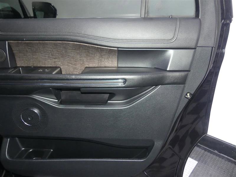 Used 2021 Ford Expedition Max Limited image 27