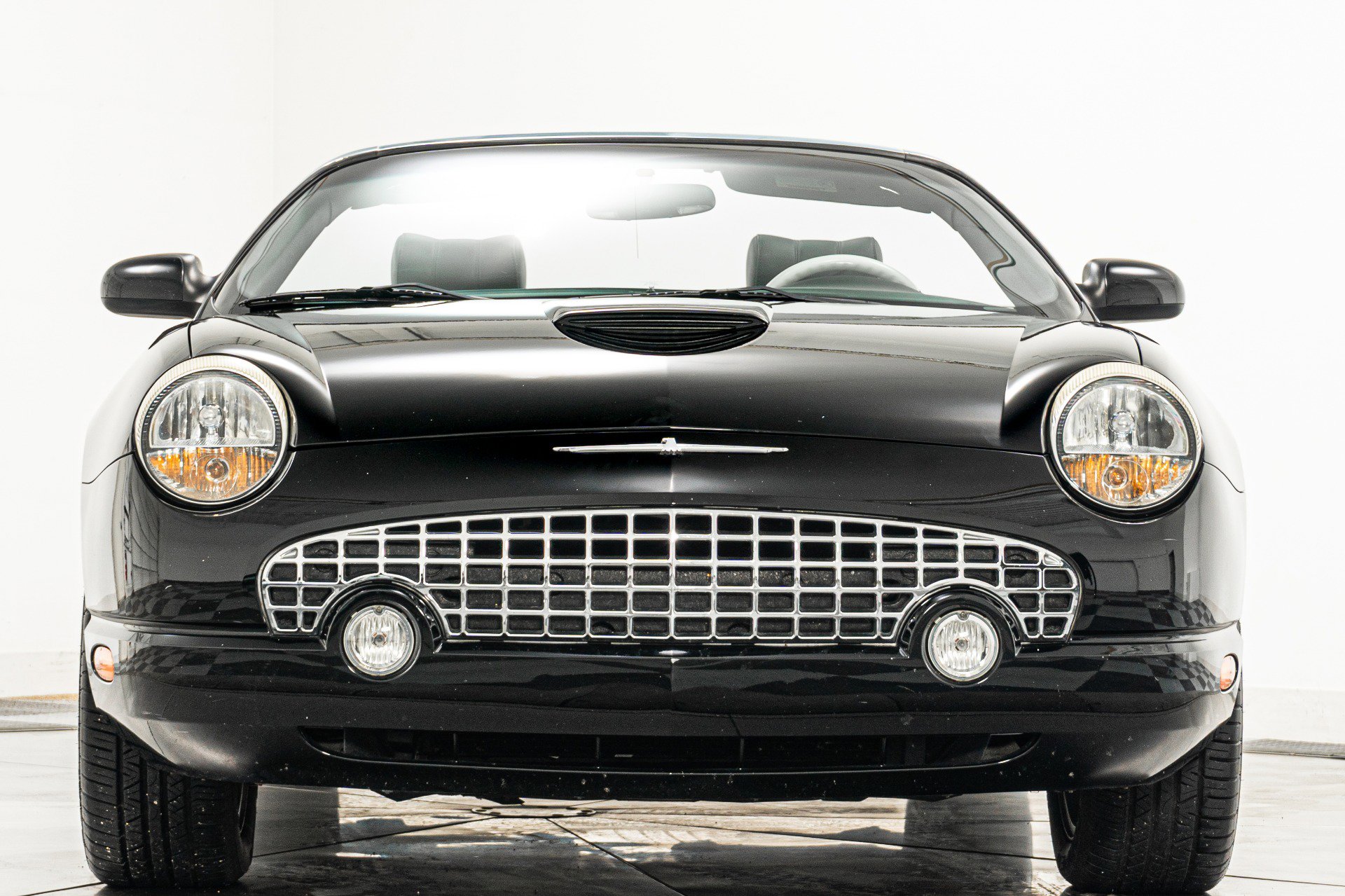 Used 2003 Ford Thunderbird image 4