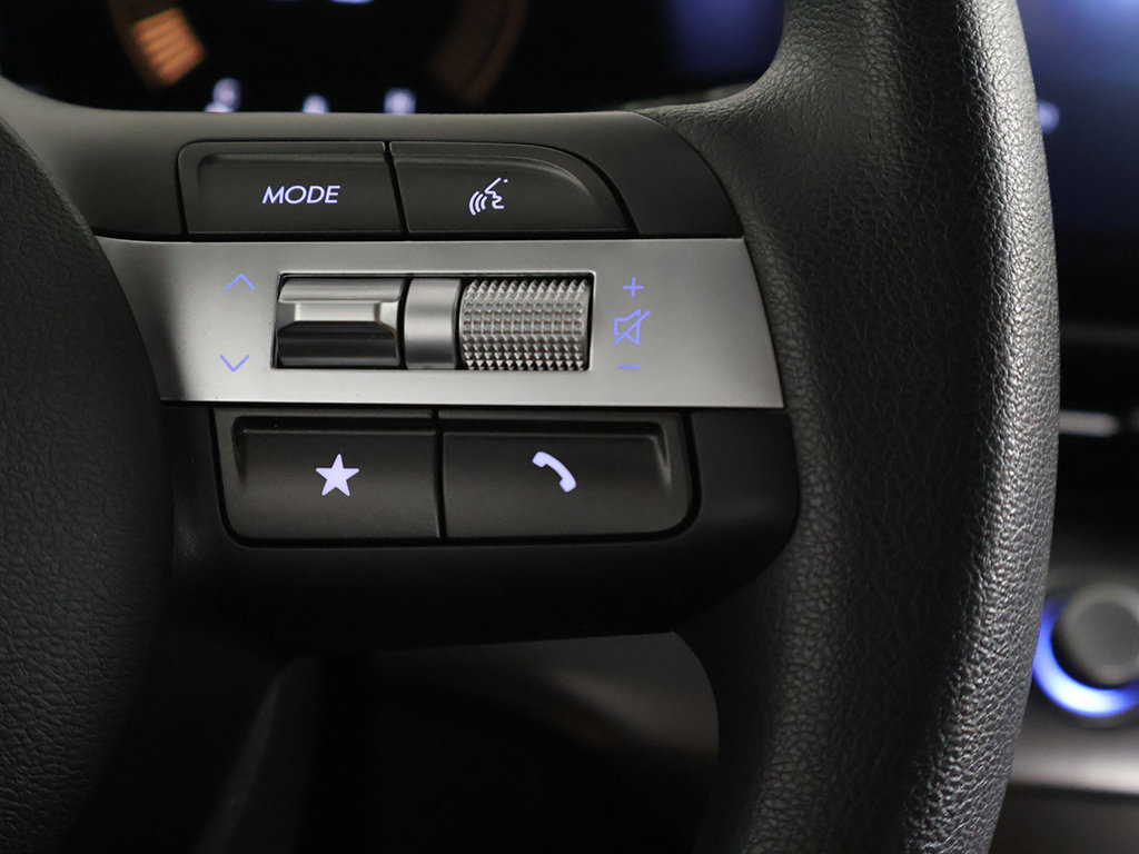 Certified 2025 Hyundai Kona SE FWD image 34