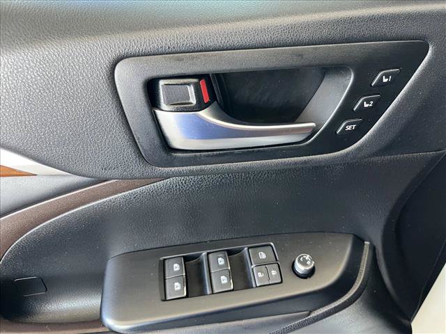 Used 2019 Toyota Highlander Limited FWD image 18