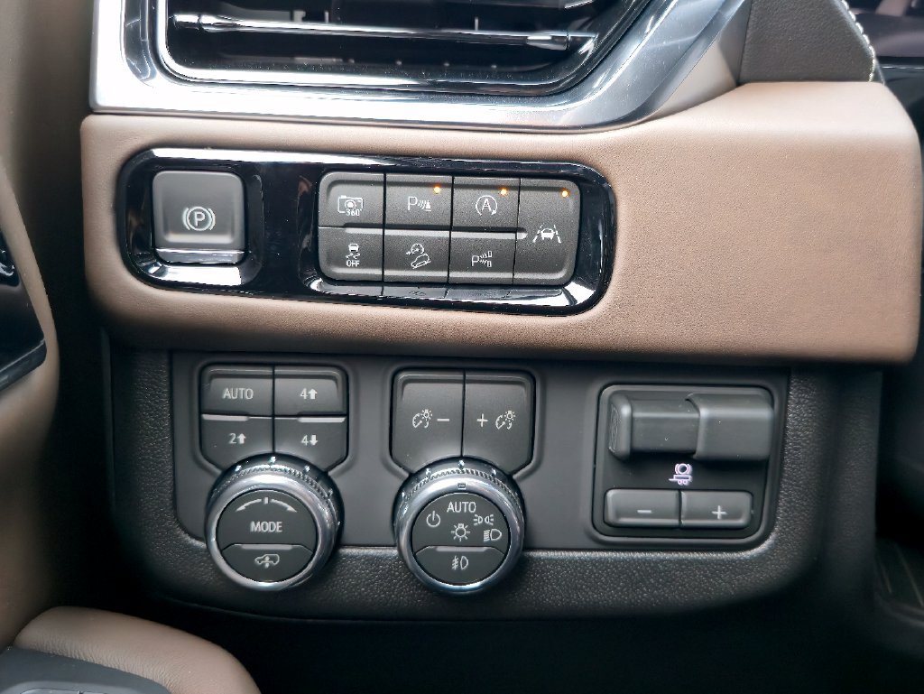 New 2026 GMC Yukon Denali Ultimate AWD/4WD image 17