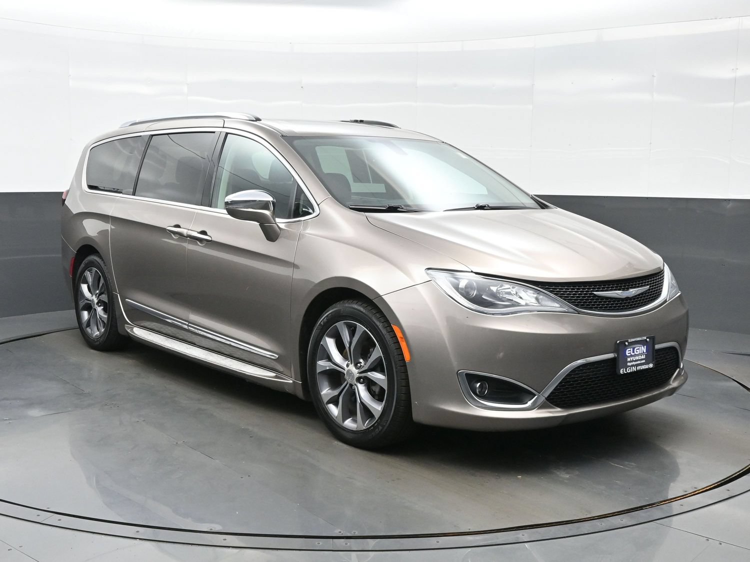 Used 2017 Chrysler Pacifica Limited FWD image 8