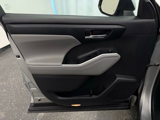 Certified 2023 Toyota Highlander XLE image 10