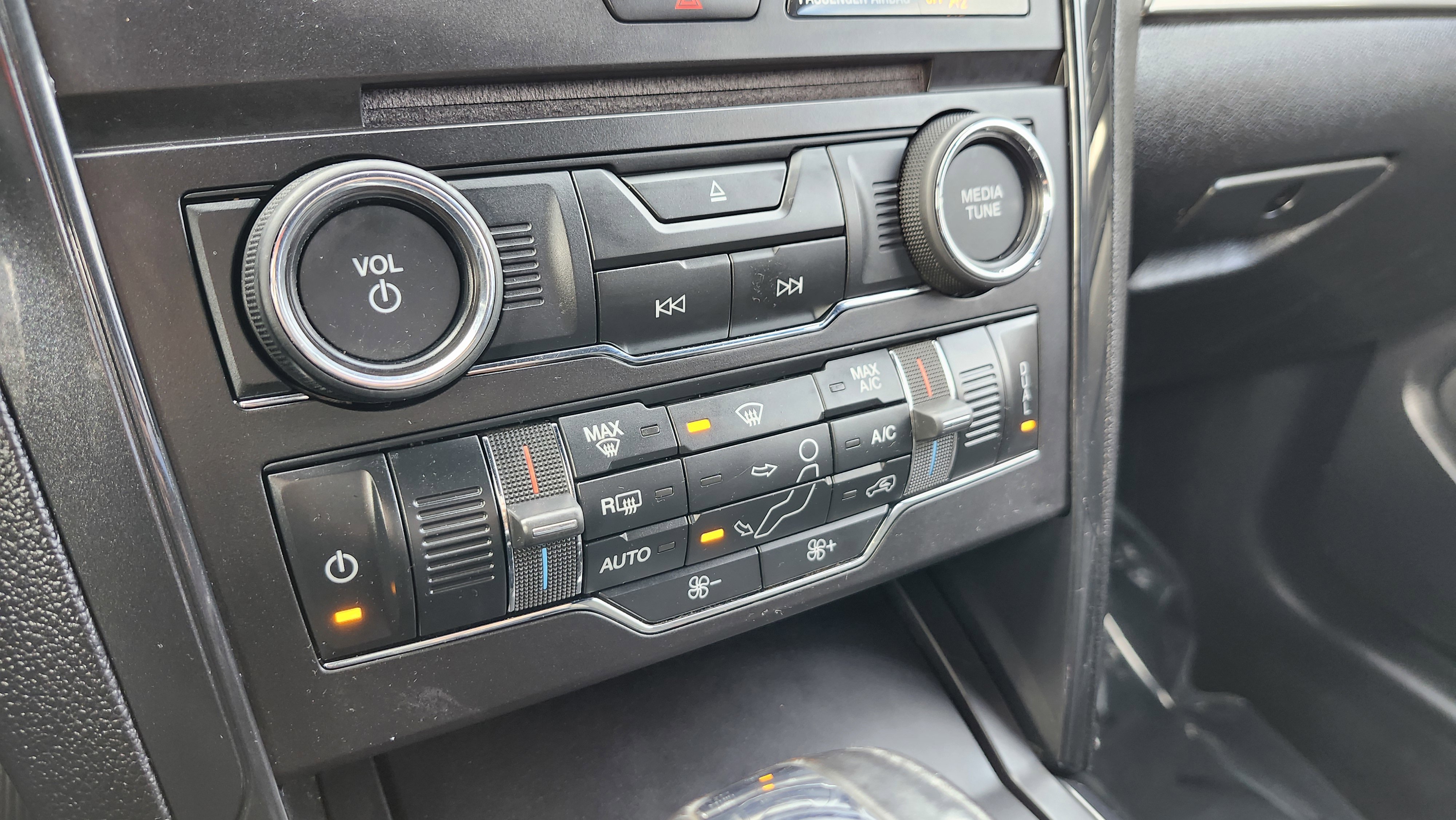 Used 2018 Ford Explorer XLT w/ Equipment Group 201A image 33