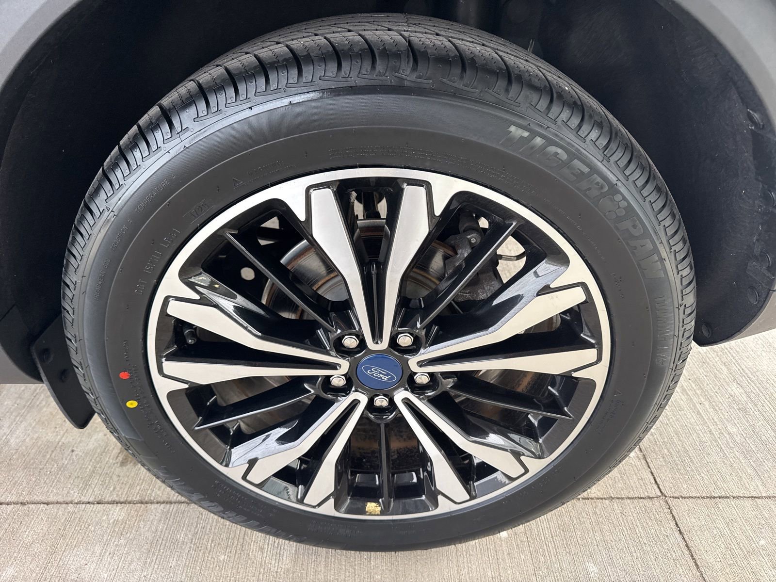 Certified 2022 Ford Escape SEL w/ SEL Stealth AWD Package image 17