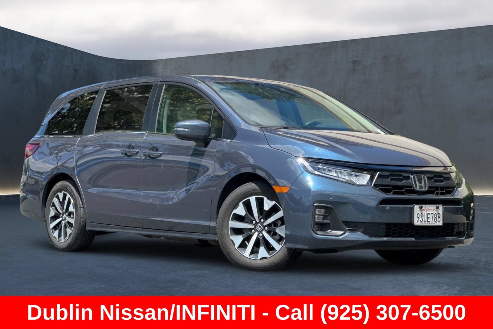 Used 2025 Honda Odyssey EX-L image 2