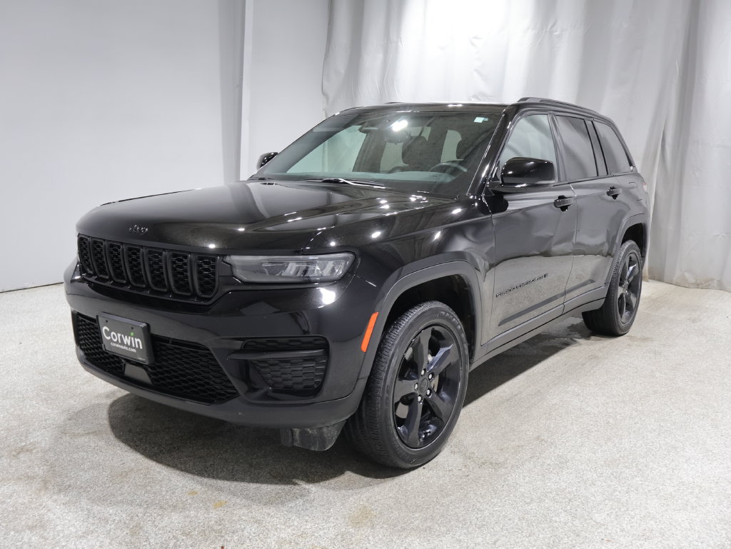 Used 2023 Jeep Grand Cherokee Altitude AWD/4WD image 6