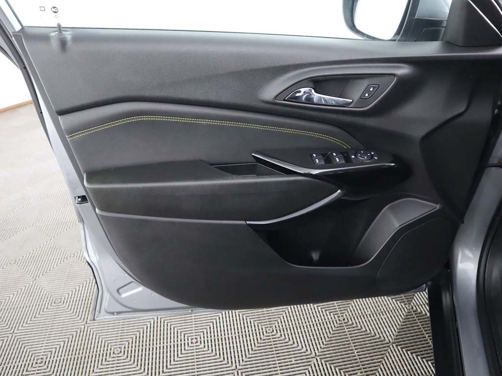 Used 2024 Chevrolet Trax LT w/ LT Convenience Package FWD image 20