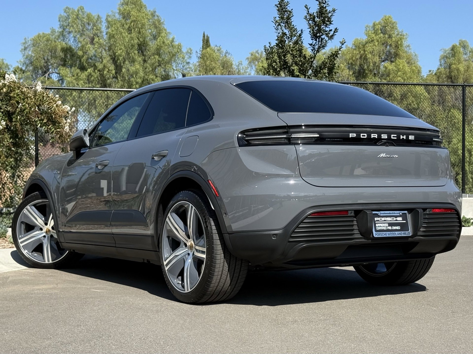 Used 2025 Porsche Macan Electric image 3