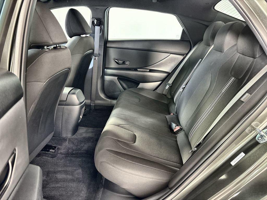 Certified 2025 Hyundai Elantra SEL FWD image 24