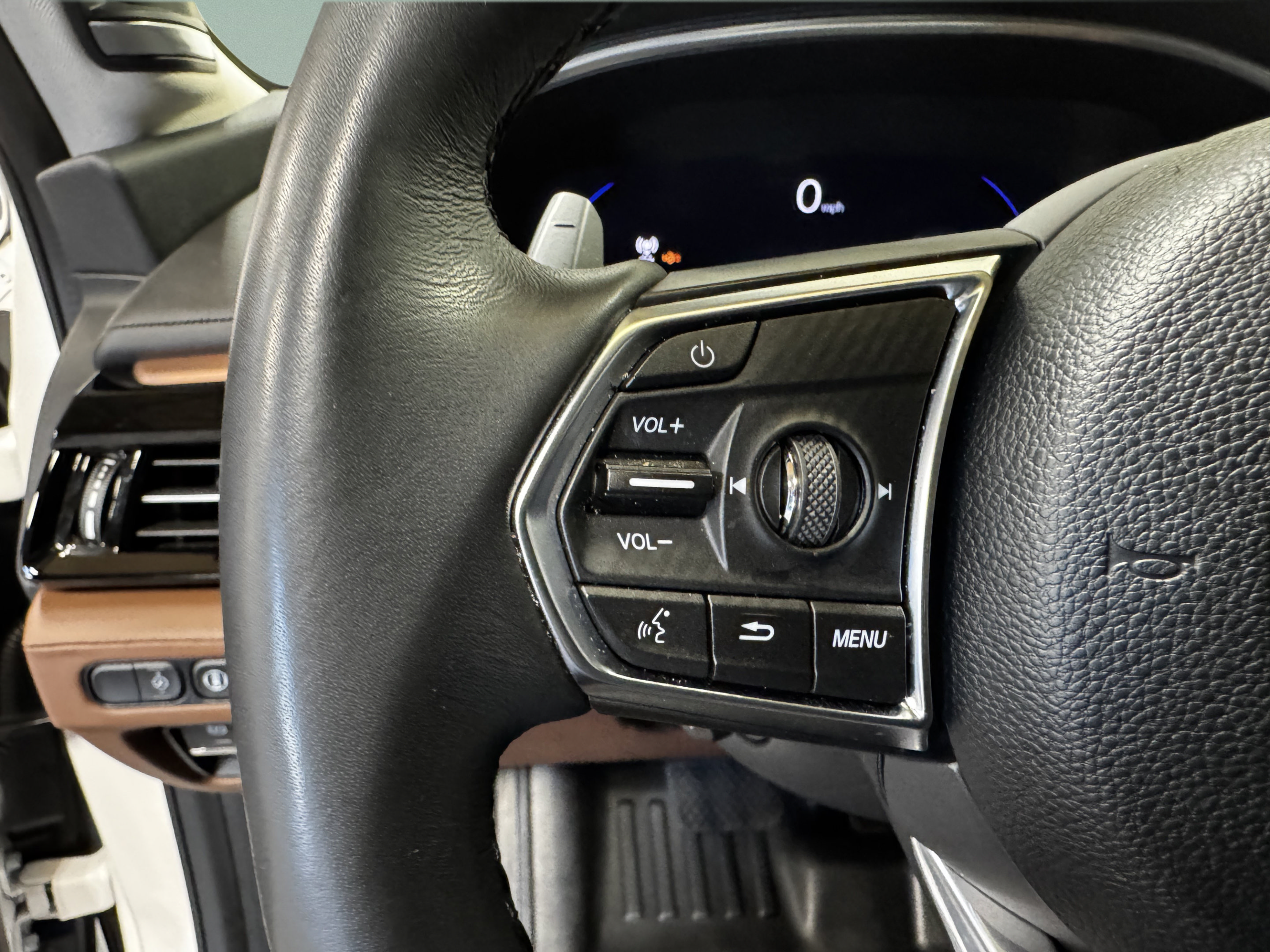 Certified 2025 Acura MDX w/ Technology Package FWD image 18