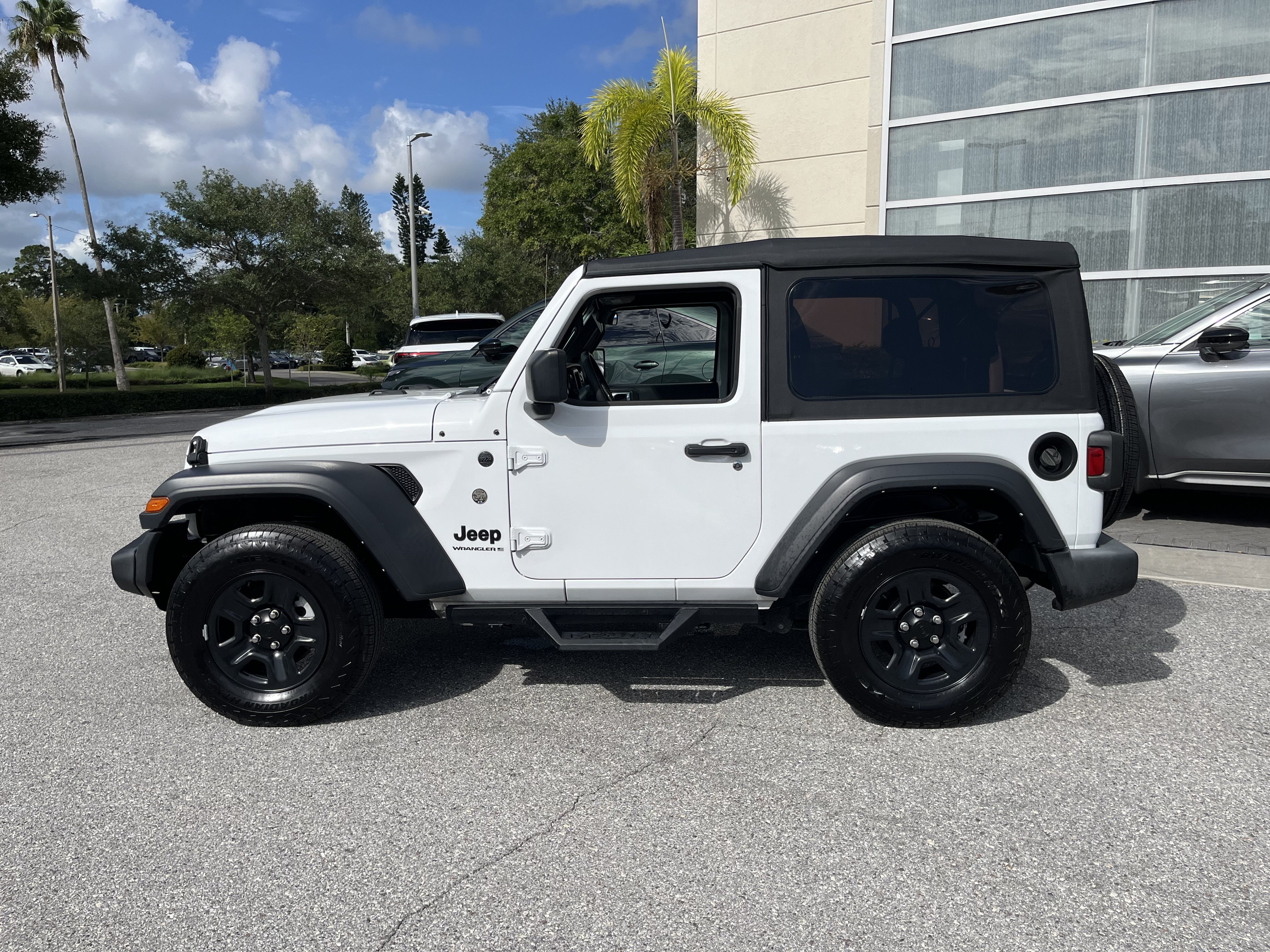 Used 2023 Jeep Wrangler Sport AWD/4WD image 4