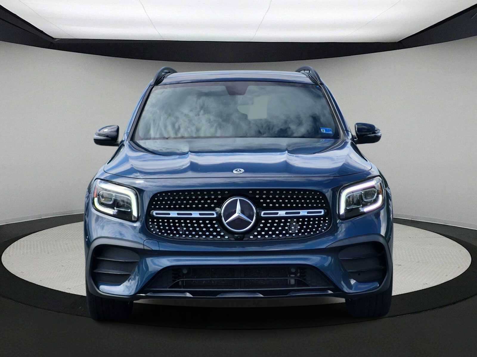 Used 2023 Mercedes-Benz GLB 250 image 3